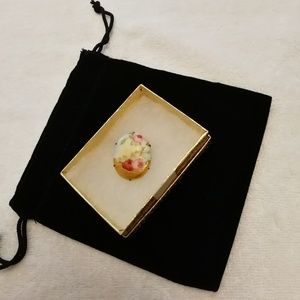 Porceline classic floral brooche, Vintage 1900s